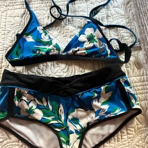 Jag bikini Black and White and blue size medium